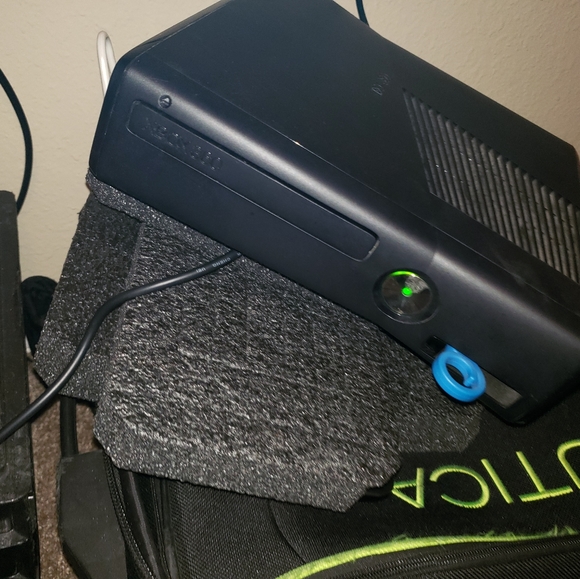 XBOX 360 Kinect.😮😮 WITH OVER 15 GAMES INCLD.. IN WORKING & PRESTINE CONDITION - Picture 12 of 13